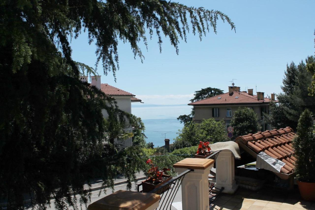 Apartment Amalia Volosko Opatija Bagian luar foto
